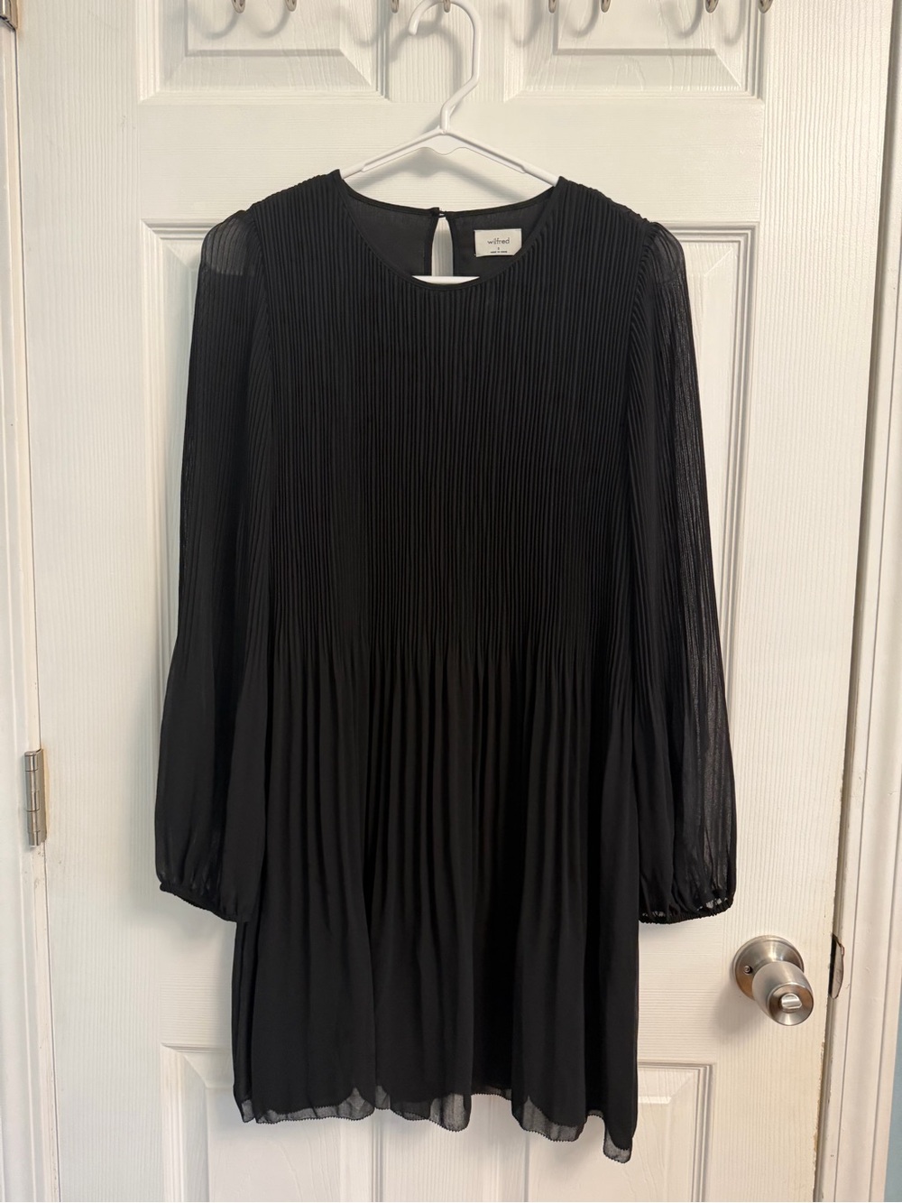 Aritzia Wilfred Black Pleated Long-Sleeve Dress